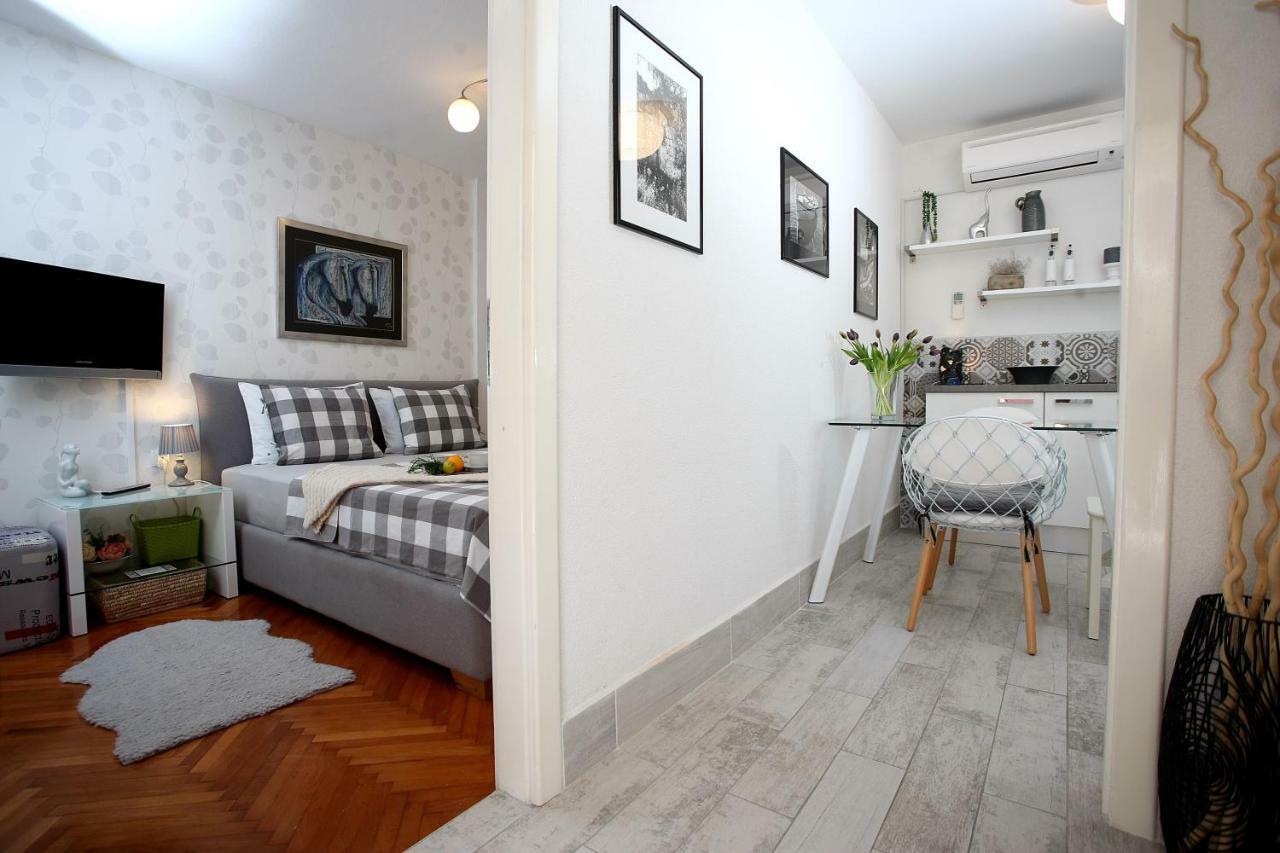 Charming Seaside Apartment Primosten Exterior photo