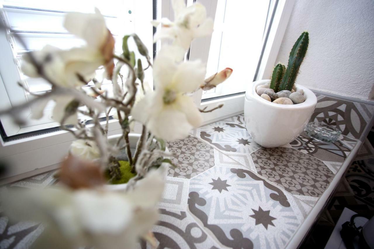 Charming Seaside Apartment Primosten Exterior photo